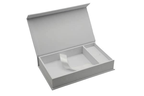 USB/Foto-Box 23,5 x 13,5 x 5 cm mit USB Slot. Geschenkbox für USB-Sticks und Fotoabzüge 10 x 15 cm